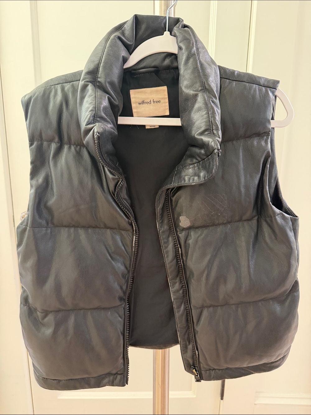 Wilfred Black Puffer Vest